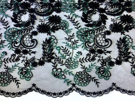 Вышивка на сетке KHS-081 Зеленый, Черный (KHS-081 D#29 COL#3(12/17)). Ширина 140 см. Купить итальянские ткани в Москве недорого.